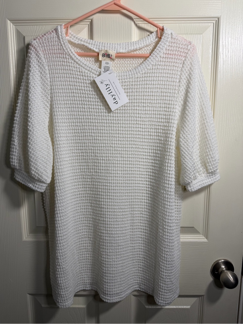NWT Women’s BiBi White Waffle Knit Short Sleeve Top, size Medium